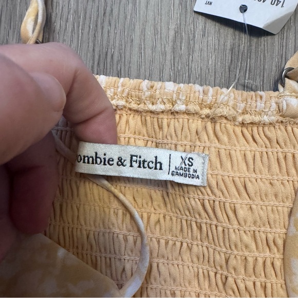 Abercrombie & Fitch NWT Butter Yellow Crop Top - Picture 4 of 6